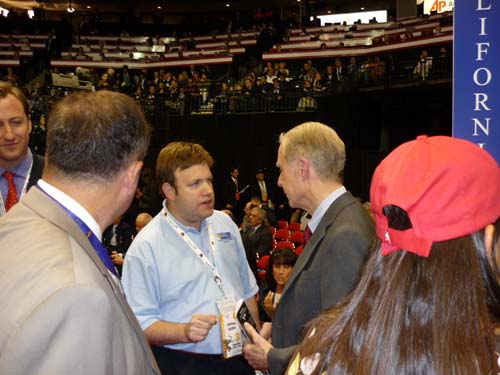 Pollster and strategist Frank Luntz talking to Governor Pete Wilson on the convention floor